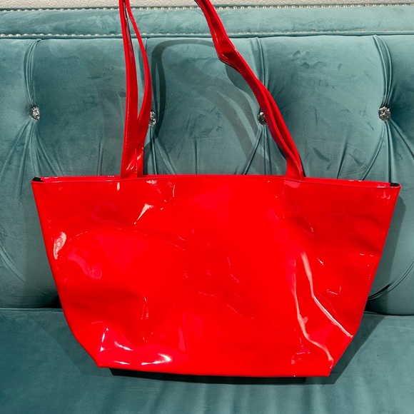 Carolina Herrera Good Girl Limited Edition Red Glossy large patent tote bag - Picture 5 of 7